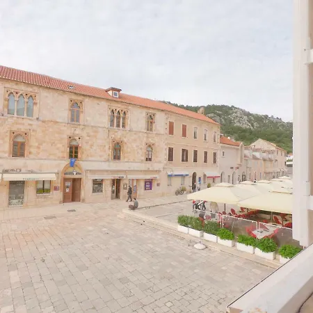 Charming - Middle Of Hvar Piazza Apartman